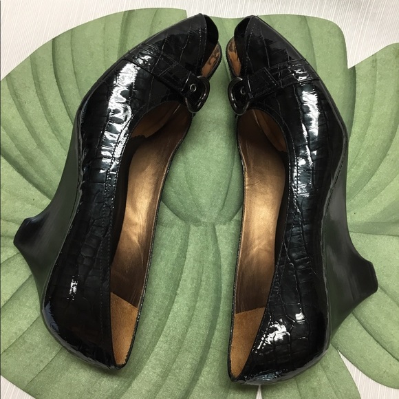 7 Collection Black Patent Low Heels - Picture 6 of 9